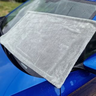 Oboustranný sušící ručník The Collection Aqua Big je prémiové řešení detailingu s extrémní savostí a precizním designem...