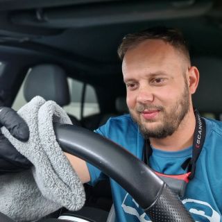 Každý má něco, co ho baví. Mě baví, když se lak leskne, kola září a interiér voní jak nový vůz. A když to voní po Fressu…...