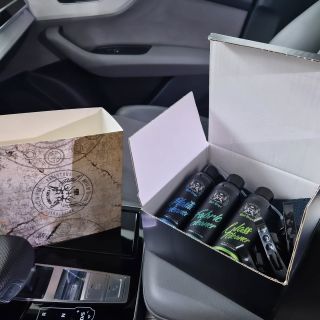 Skvělý dárek pro milovníky čistého interiéru! Malá, ale šikovná sada Bad Boys Interior Set má v sobě všechno, co...